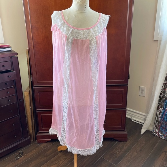 Vintage sheer pink lace night gown - Picture 1 of 5
